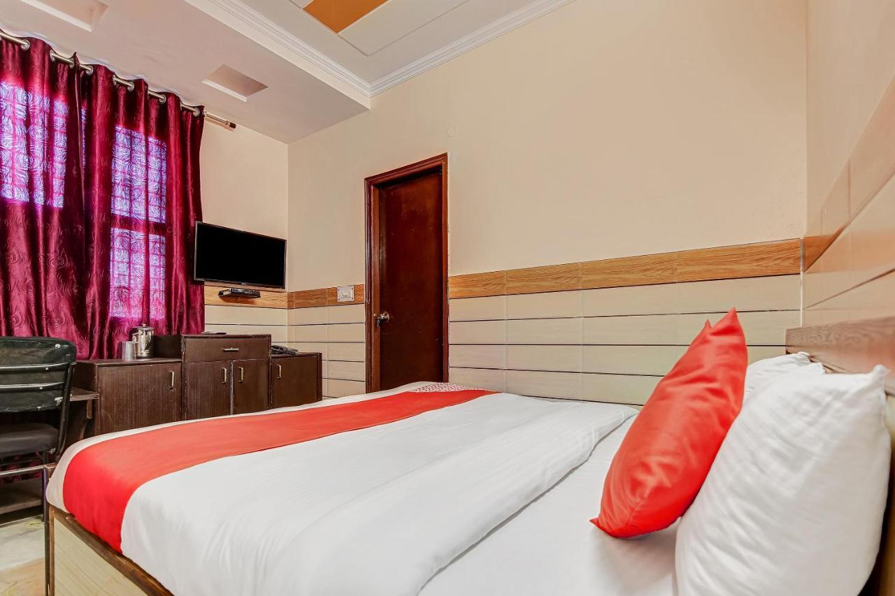 Oyo Park View Guest House Near Edm Mall Nuova Delhi Esterno foto