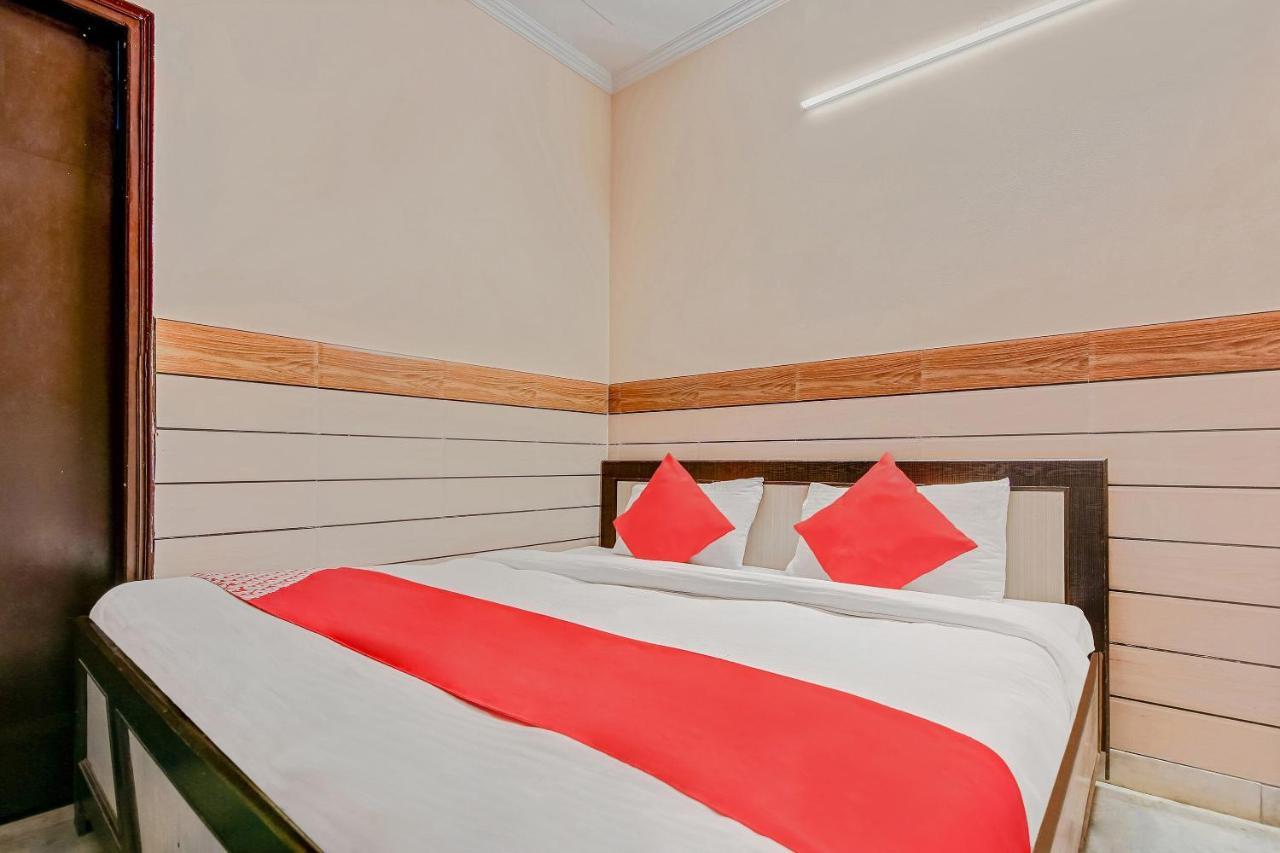 Oyo Park View Guest House Near Edm Mall Nuova Delhi Esterno foto