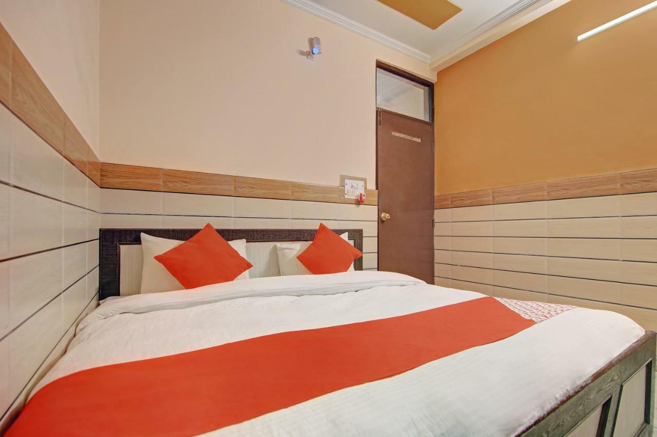 Oyo Park View Guest House Near Edm Mall Nuova Delhi Esterno foto